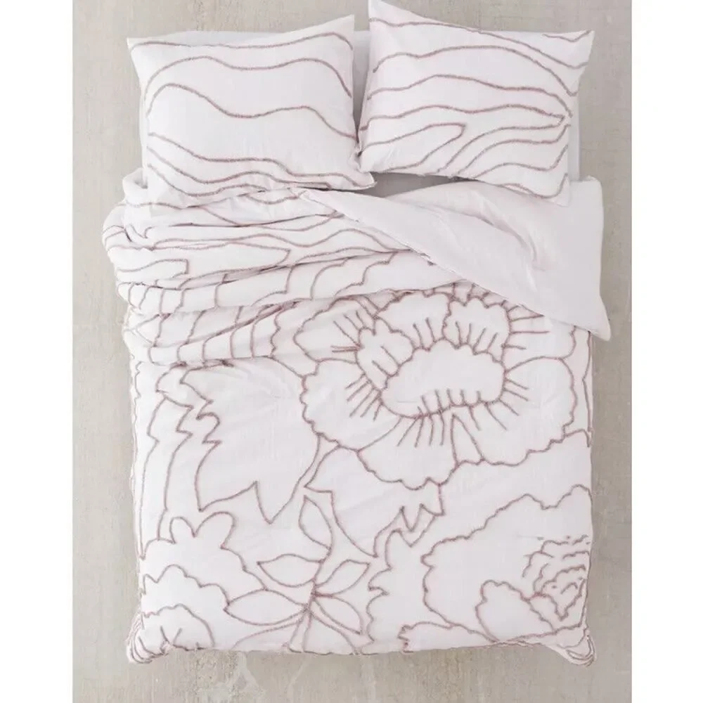 Urban Outfitters Margot Tufted Floral Comforter Lilac Full/Queen